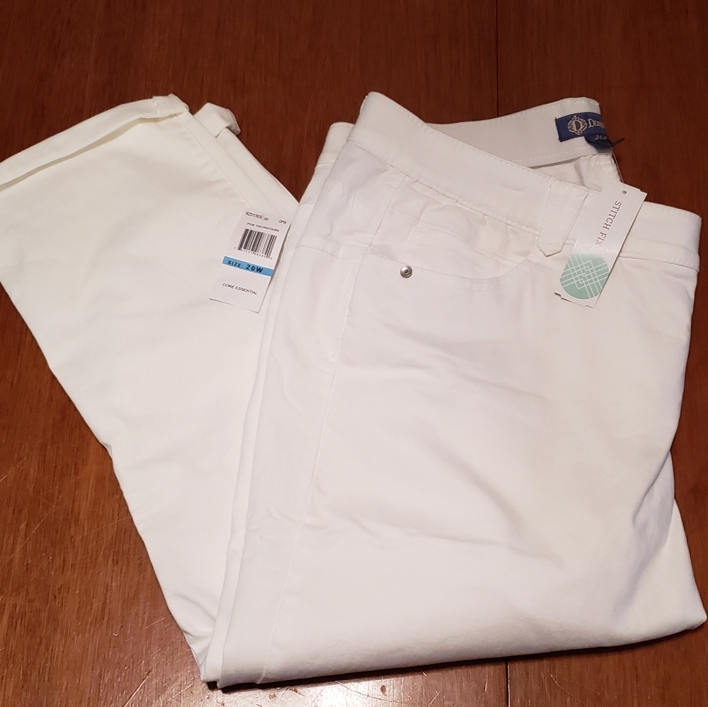 Democraxy cuffed ankle jeans NWT